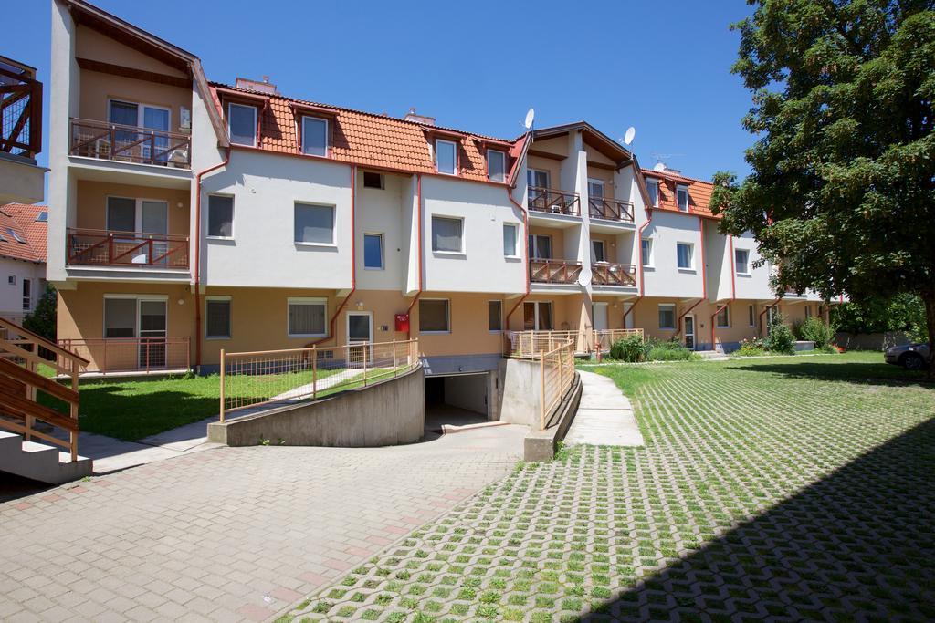 Zoli Apartmanok-Maya Koelcsey 34-36 Hajdúszoboszló Exterior foto